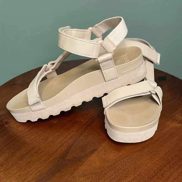 Reef Women's Cushion Rem Hi Tan Sandals - Picture 2 of 8